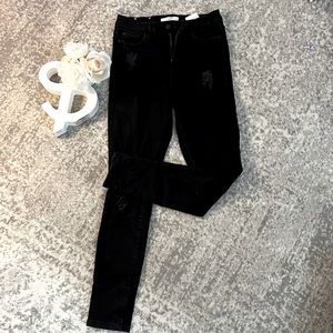 Black distressed skinny jeans